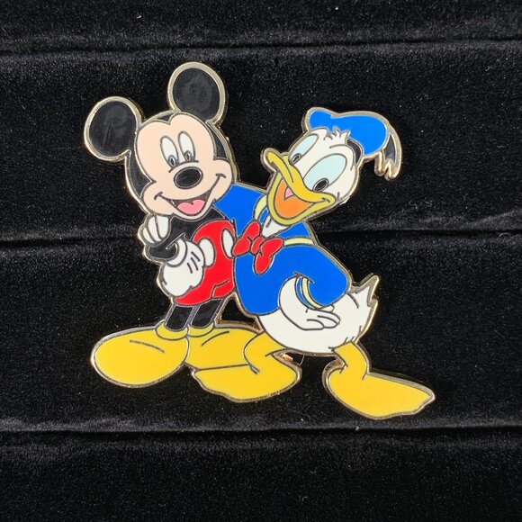 Mickey Mouse and Donald Duck Friends are Forever metal and enamel Disney collect - Picture 1 of 4
